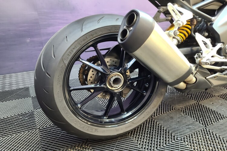 TRIUMPH SPEED TRIPLE 1200