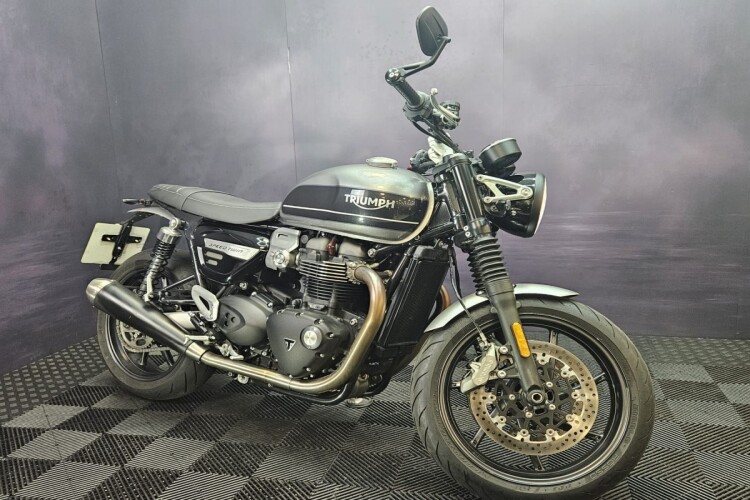 TRIUMPH SPEED TWIN 1200