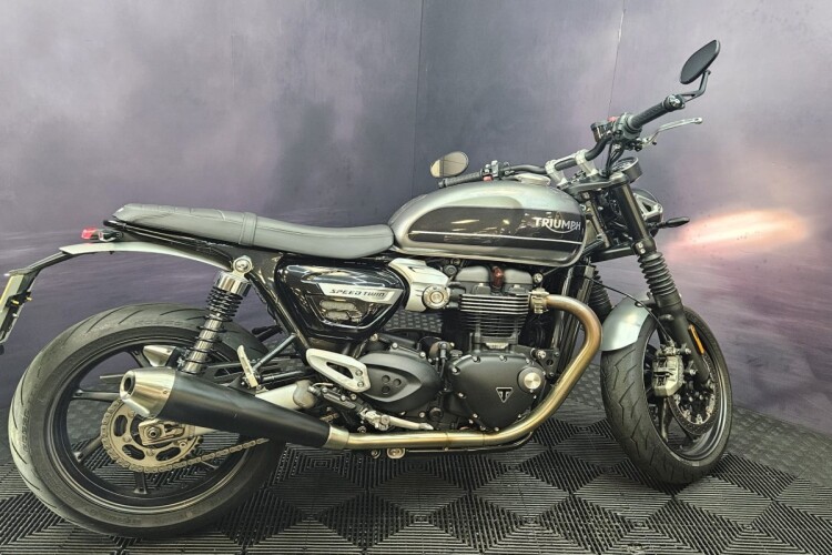 TRIUMPH SPEED TWIN 1200