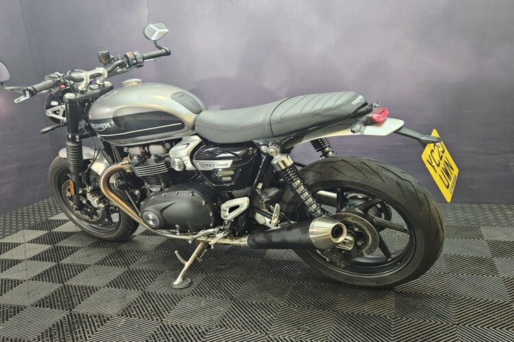 TRIUMPH SPEED TWIN 1200