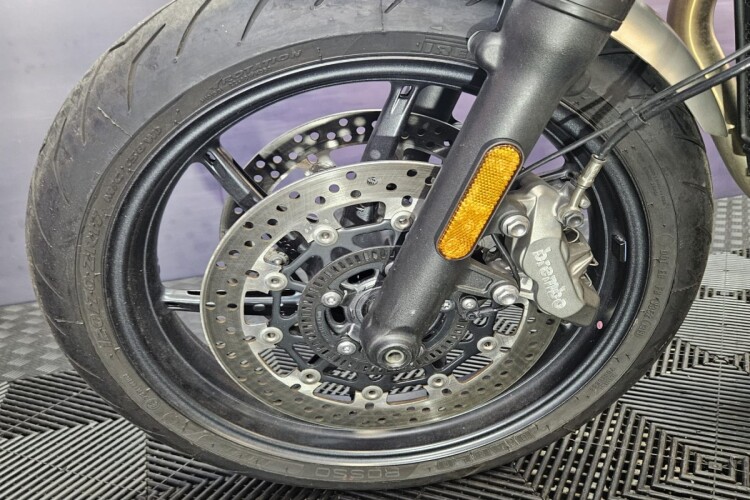 TRIUMPH SPEED TWIN 1200