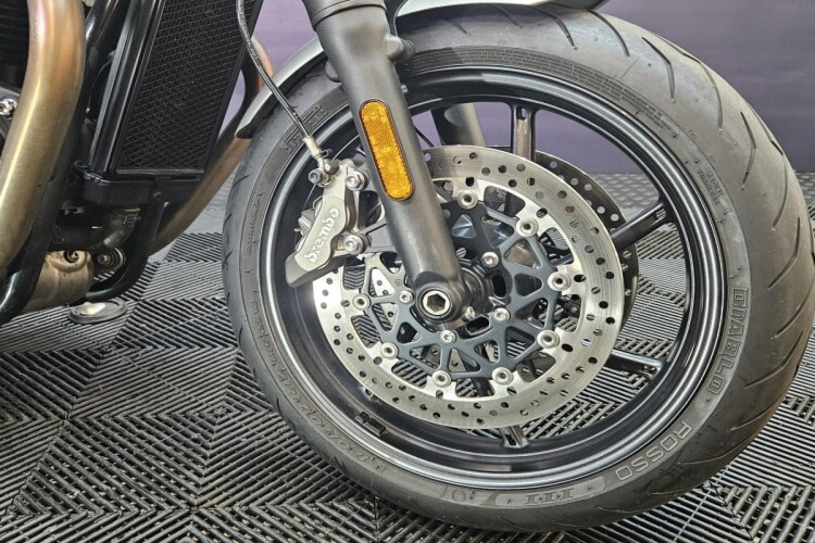 TRIUMPH SPEED TWIN 1200