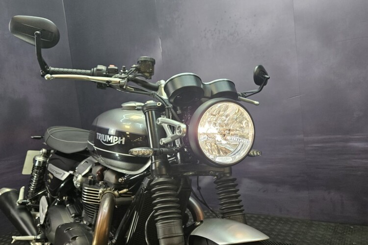 TRIUMPH SPEED TWIN 1200