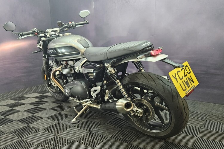 TRIUMPH SPEED TWIN 1200