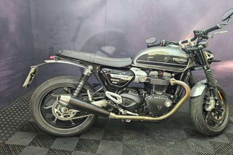 TRIUMPH SPEED TWIN 1200
