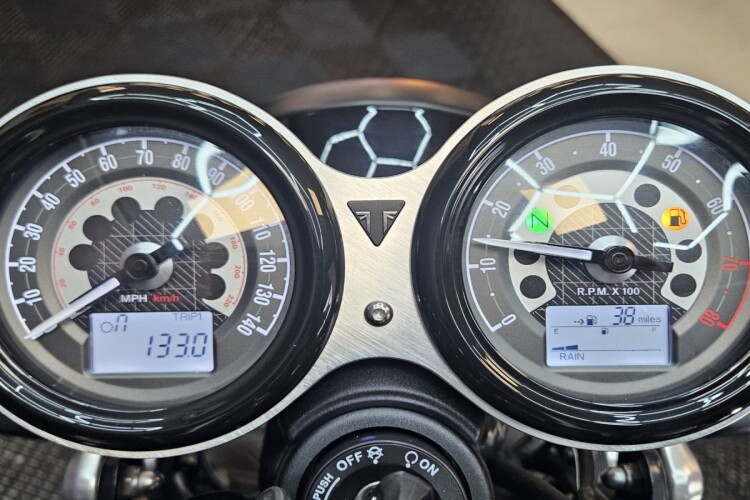 TRIUMPH SPEED TWIN 1200