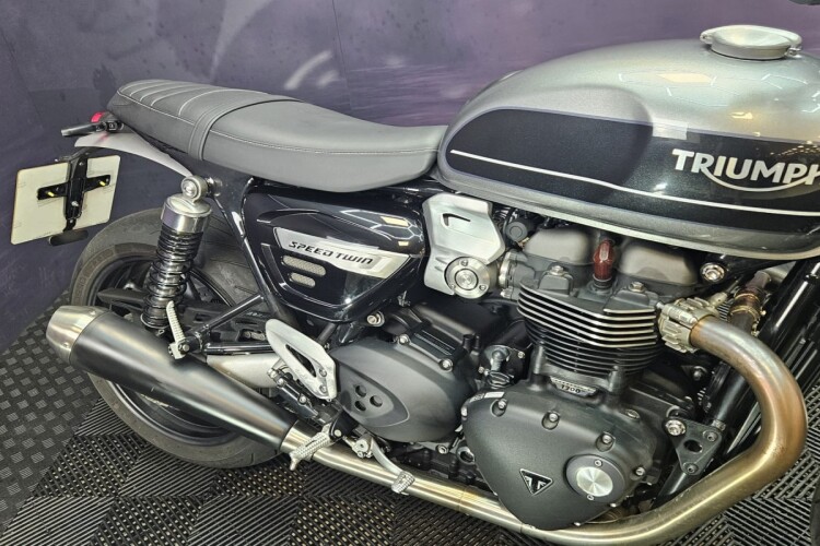 TRIUMPH SPEED TWIN 1200