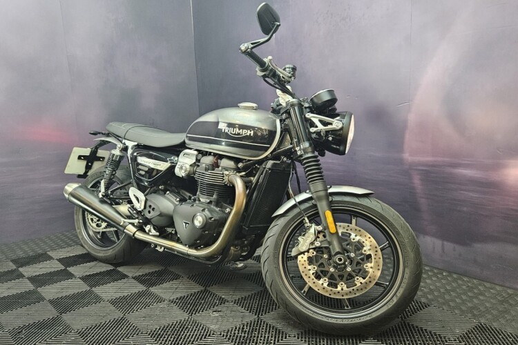 TRIUMPH SPEED TWIN 1200
