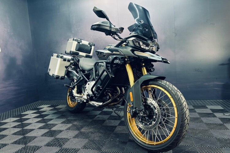 VOGE DS900X