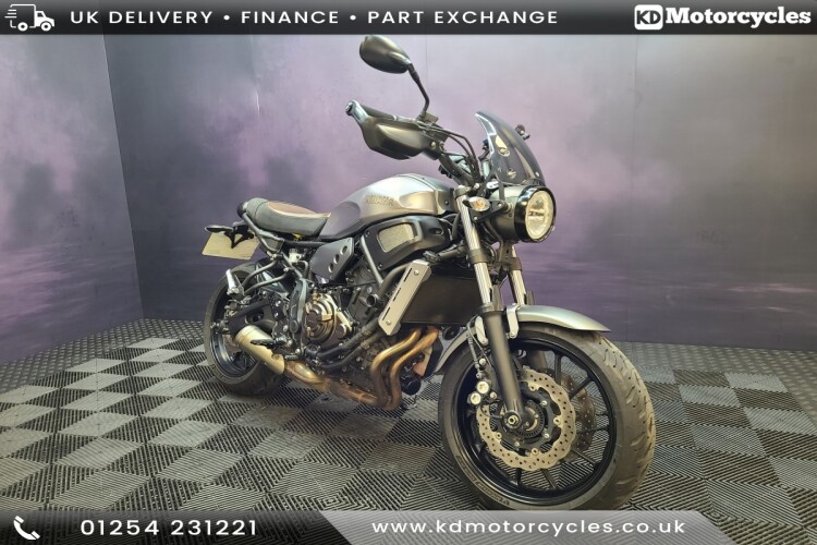 YAMAHA XSR700