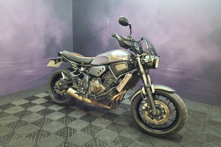 YAMAHA XSR700
