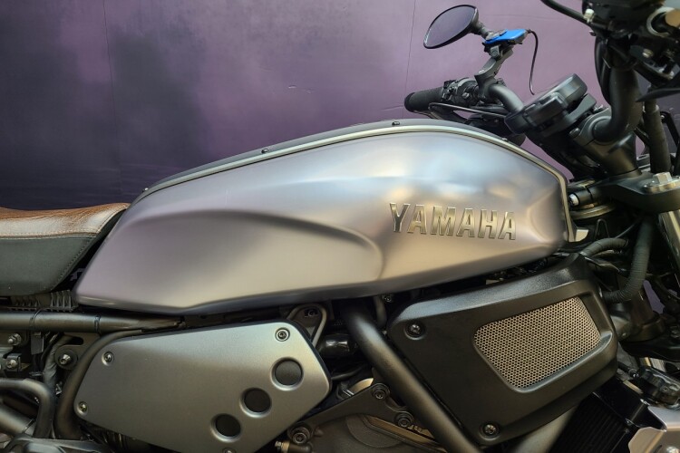 YAMAHA XSR700