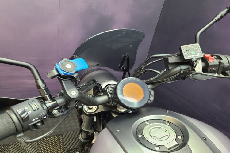 YAMAHA XSR700