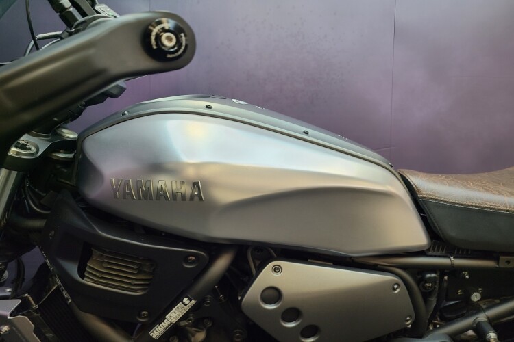 YAMAHA XSR700