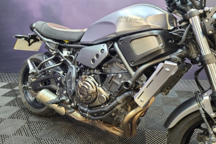 YAMAHA XSR700
