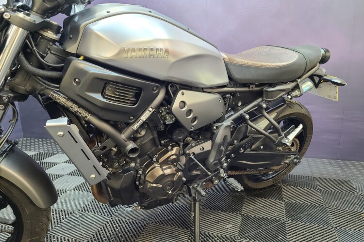 YAMAHA XSR700