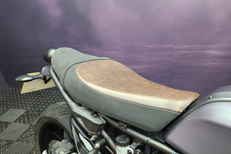 YAMAHA XSR700