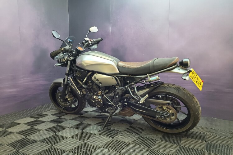 YAMAHA XSR700