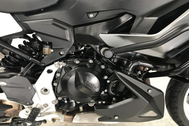 BMW F 900 XR