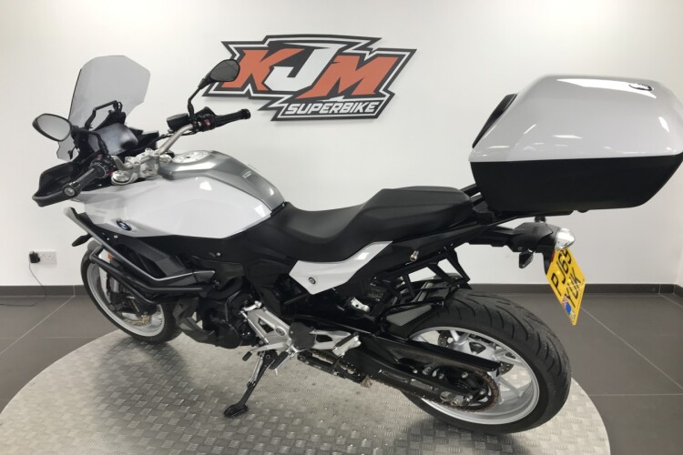 BMW F 900 XR