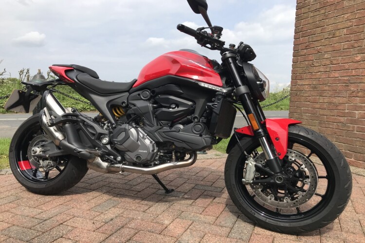 DUCATI MONSTER 937