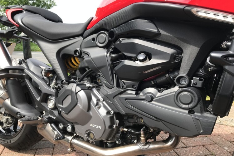 DUCATI MONSTER 937