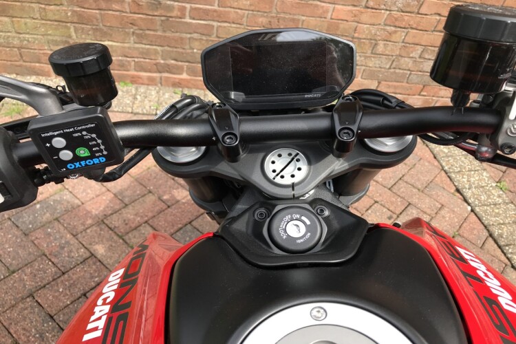 DUCATI MONSTER 937