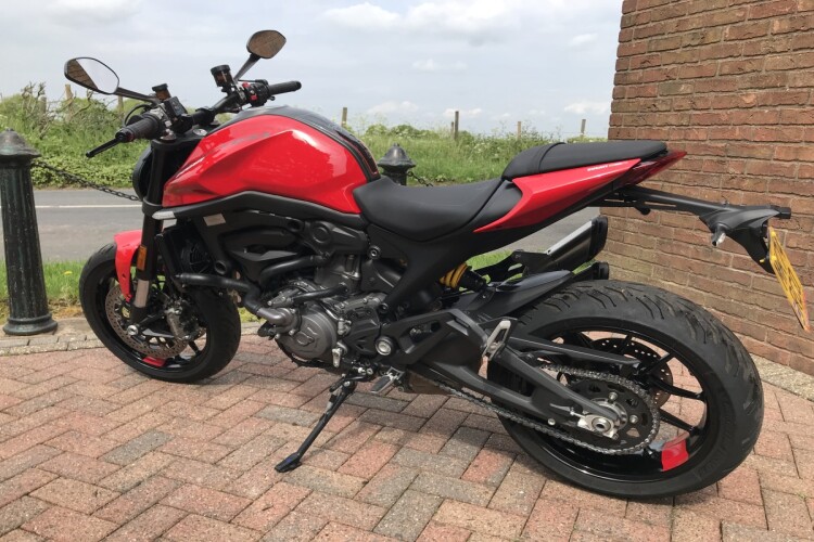 DUCATI MONSTER 937