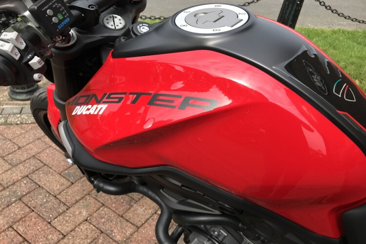 DUCATI MONSTER 937