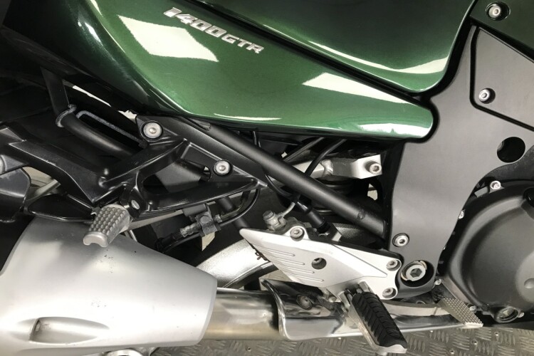 KAWASAKI 1400GTR