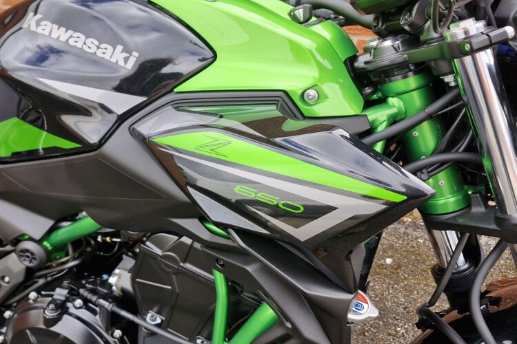 KAWASAKI Z650