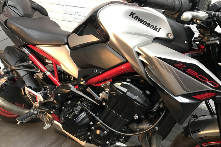 KAWASAKI Z900