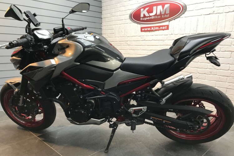 KAWASAKI Z900