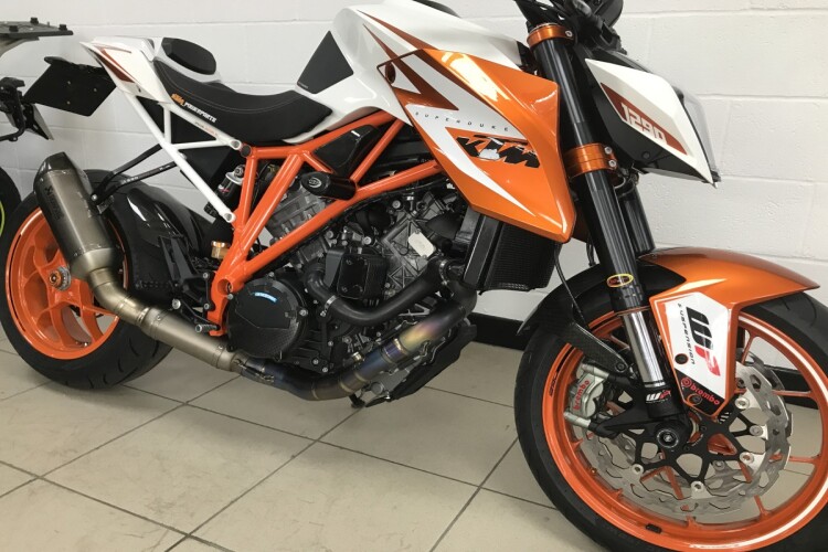 KTM 1290 SUPER DUKE R