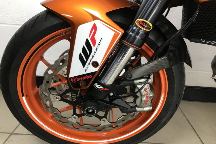 KTM 1290 SUPER DUKE R