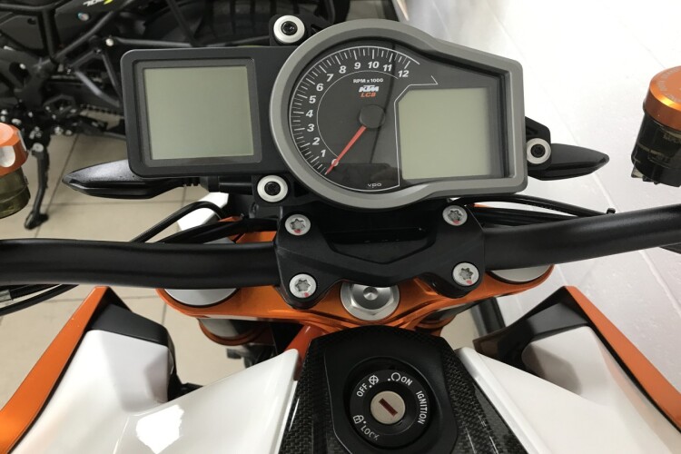 KTM 1290 SUPER DUKE R