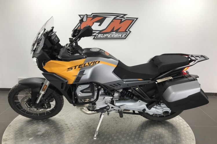 2025 MOTO GUZZI STELVIO, Yellow - photo 2