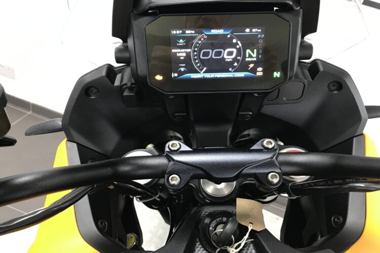 2025 MOTO GUZZI STELVIO, Yellow - photo 4