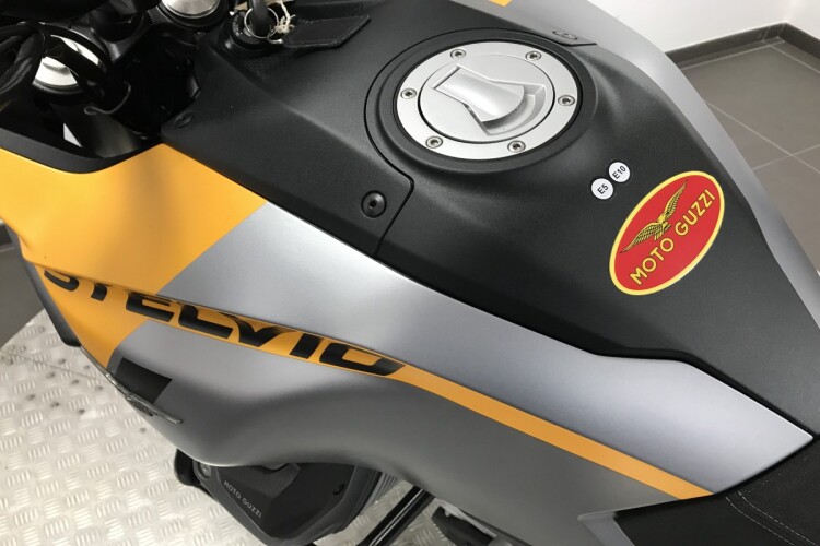2025 MOTO GUZZI STELVIO, Yellow - photo 5