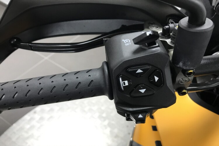 2025 MOTO GUZZI STELVIO, Yellow - photo 6