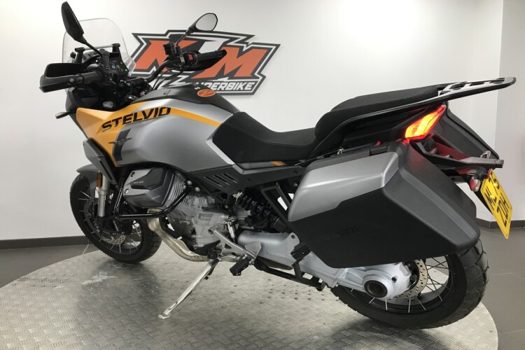 2025 MOTO GUZZI STELVIO, Yellow - photo 7