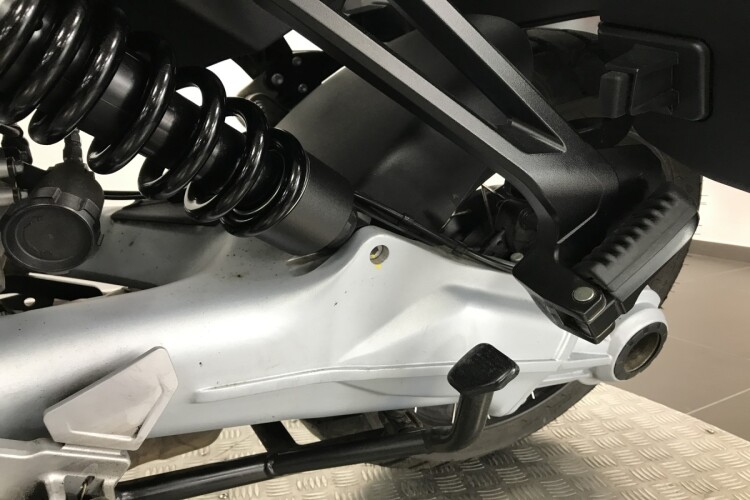 2025 MOTO GUZZI STELVIO, Yellow - photo 10