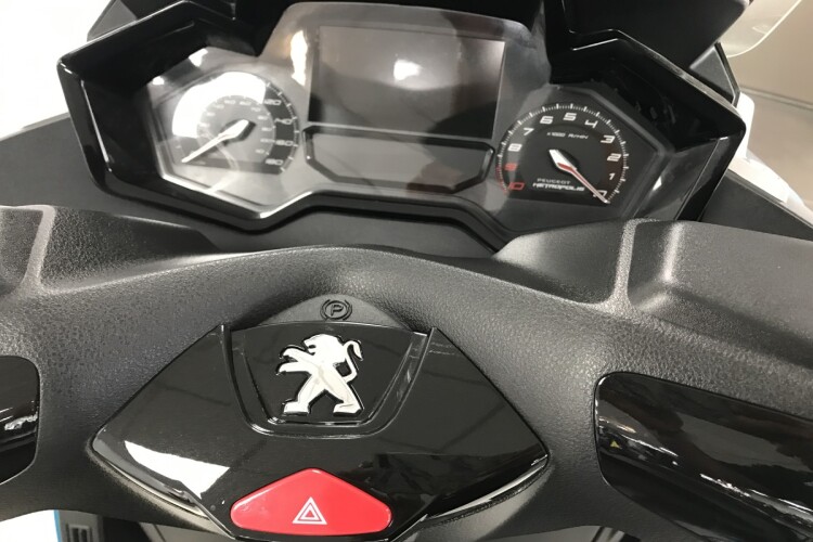 PEUGEOT METROPOLIS