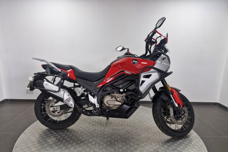 QJMOTOR SVT650 X