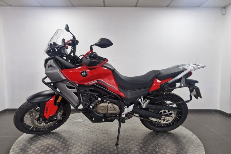 QJMOTOR SVT650 X