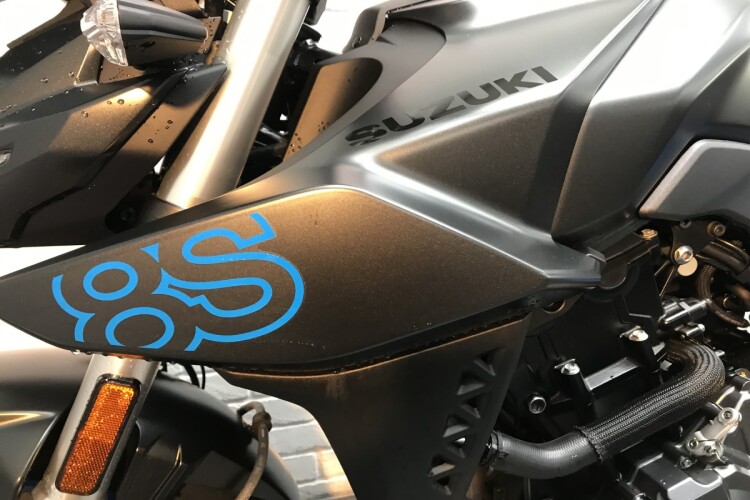 SUZUKI GSX-8S