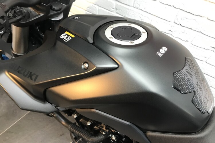 SUZUKI GSX-8S