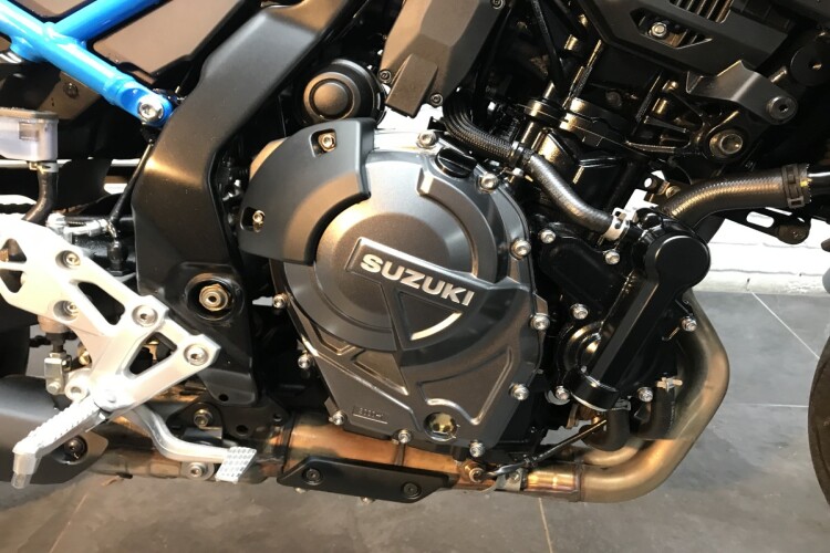 SUZUKI GSX-8S