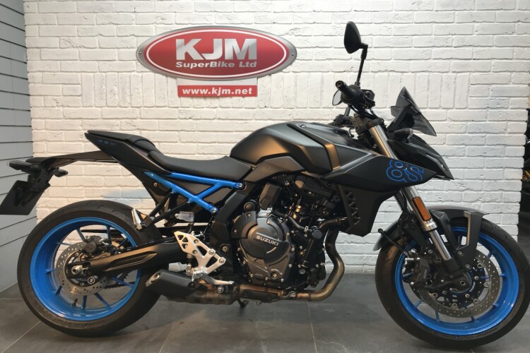 SUZUKI GSX-8S