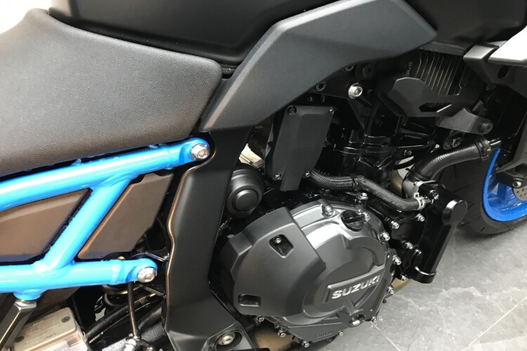 SUZUKI GSX-8S